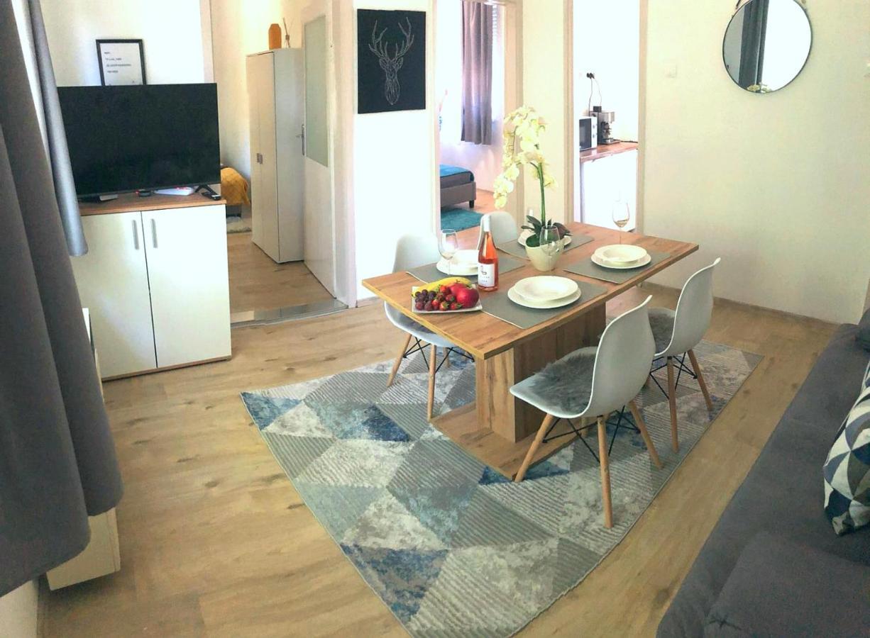 Belvarosi Lux Apartman วาชาโรชนาเมนี ภายนอก รูปภาพ