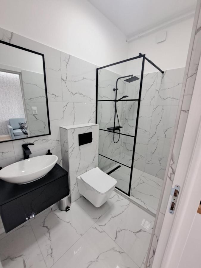 Belvarosi Lux Apartman วาชาโรชนาเมนี ภายนอก รูปภาพ