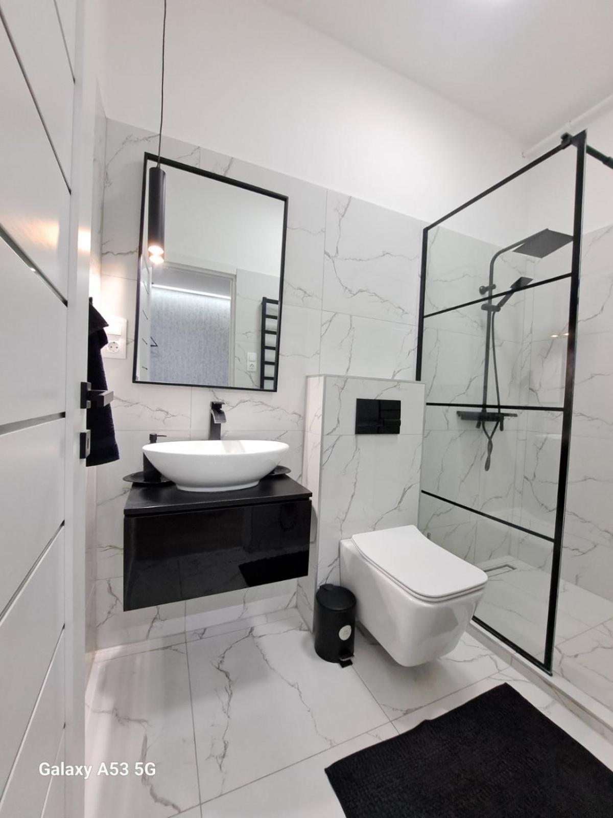 Belvarosi Lux Apartman วาชาโรชนาเมนี ภายนอก รูปภาพ